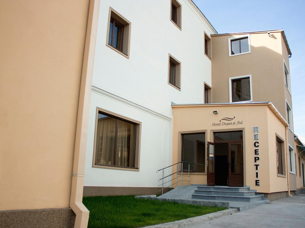 Hotel Dusan Si Fiul Resita Nord Exteriör bild